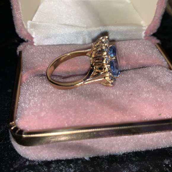 Blue Topaz - Picture 2 of 4